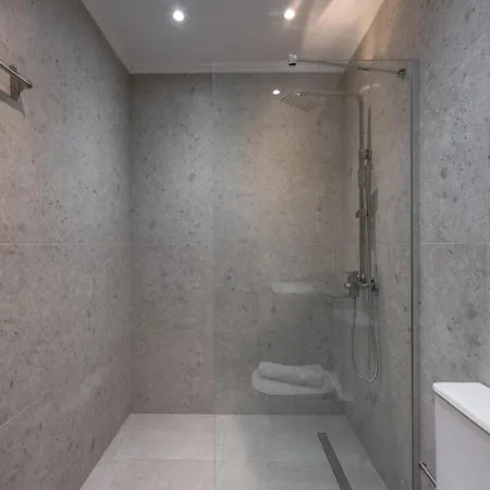 Bourn, Nilie Hospitality Mgmt Apartment *